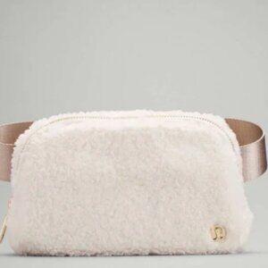 Lululemon NWT Everywhere Belt Bag Fleece Natural Ivory/Trench NWOT